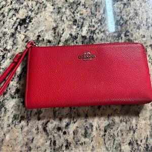 Coach Medium ID Zip Wallet Pebbled Leather Bold Red C4124 Preowned